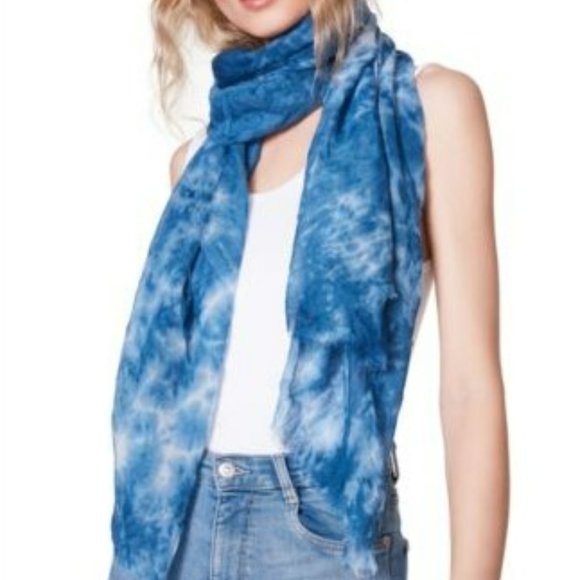 Steve Madden Tie-Dyed oblong lightweight, breathable Scarf One size Deni… - Picture 3 of 7